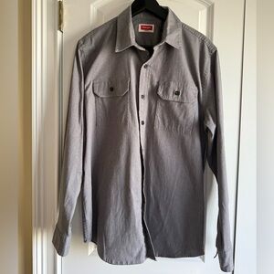 Wrangler Gray Button-Up Shirt, thick and comfy fabric, size M, EUC!
